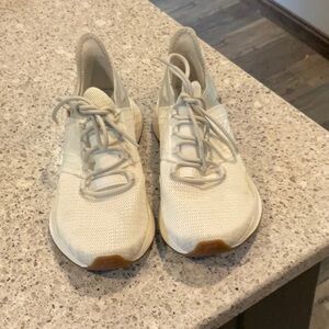 New Balance White Athletic Shoes for Comfort and Style